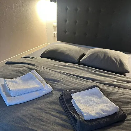 Heart Free Parking * 华沙